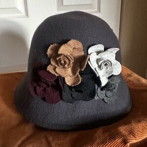 Gray Felt Cloche Hat w Textured Floral Appliqué Vintage Inspired